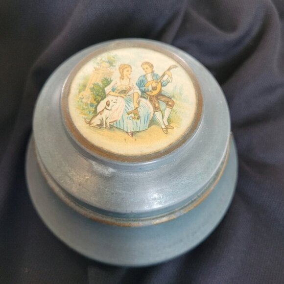 1930s /40s Lidded Aluminum Powder Puff Trinket Music Box Courting Couple 4x2.5" - Picture 1 of 6